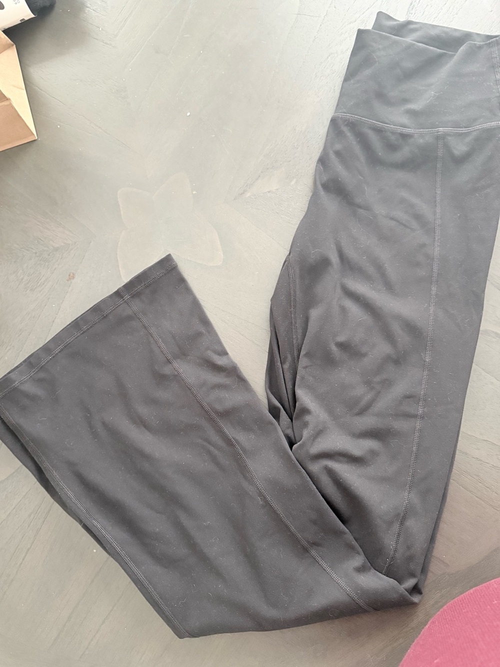 Fabletics - flare leggings - dry fit size medium - Picture 2 of 5